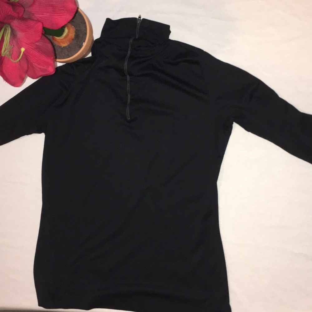 {BLACK ATHLETIC PULL OVER}